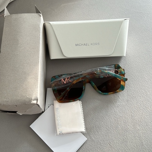 Michael  KORS , Sunglasses 😎 💯 authentic - Picture 6 of 7